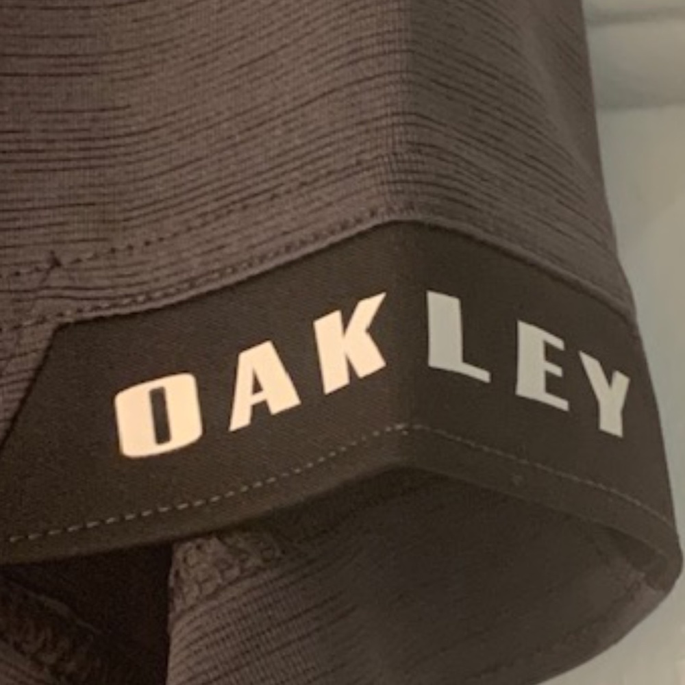 Men's Oakley golf shirt size Large tailored fit - Picture 2 of 2